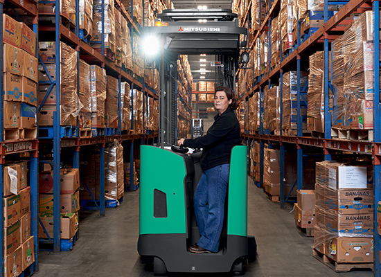 Woman standing on ESR23N2 reach truck